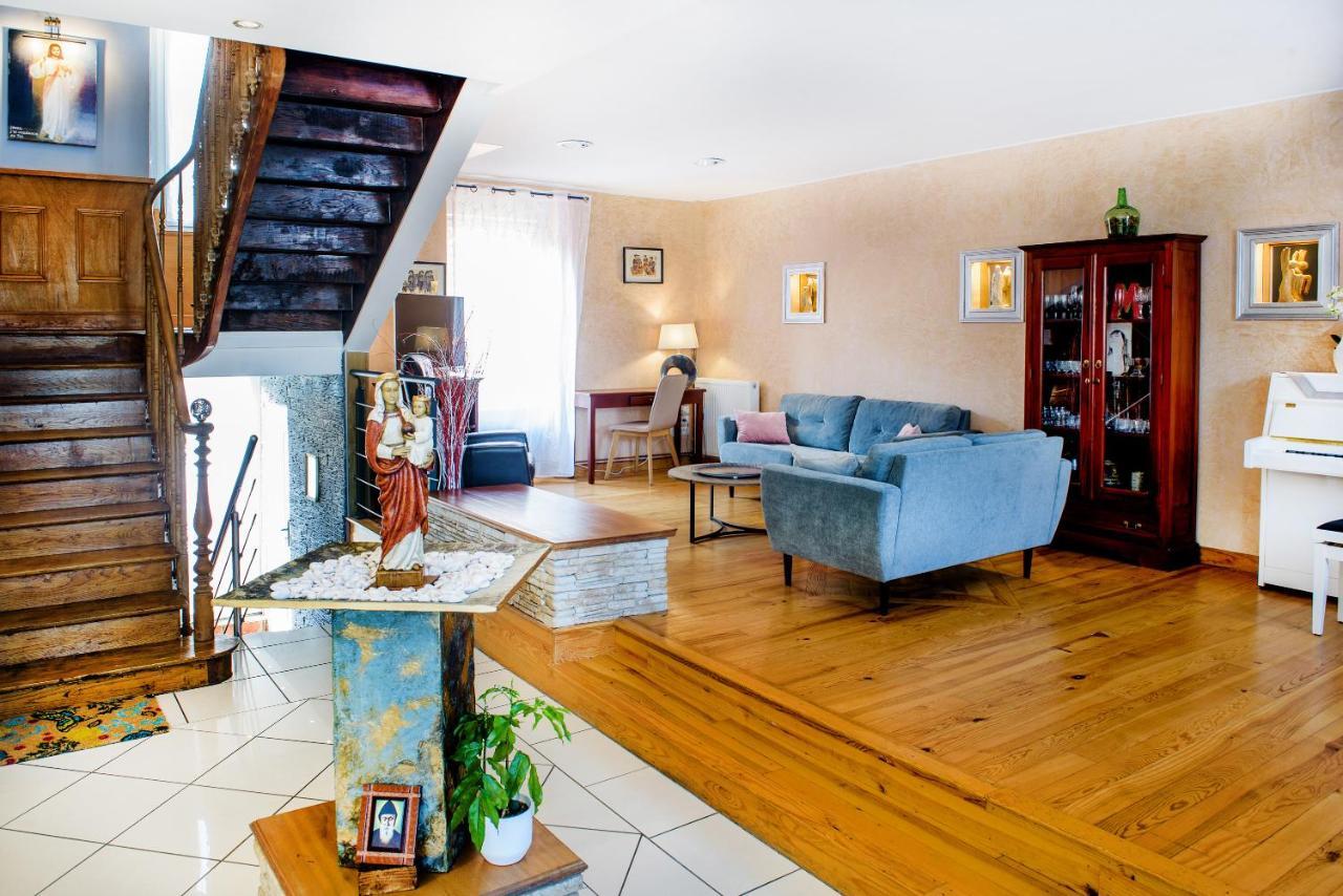 Hotel La Sainte Famille Lourdes Exterior foto